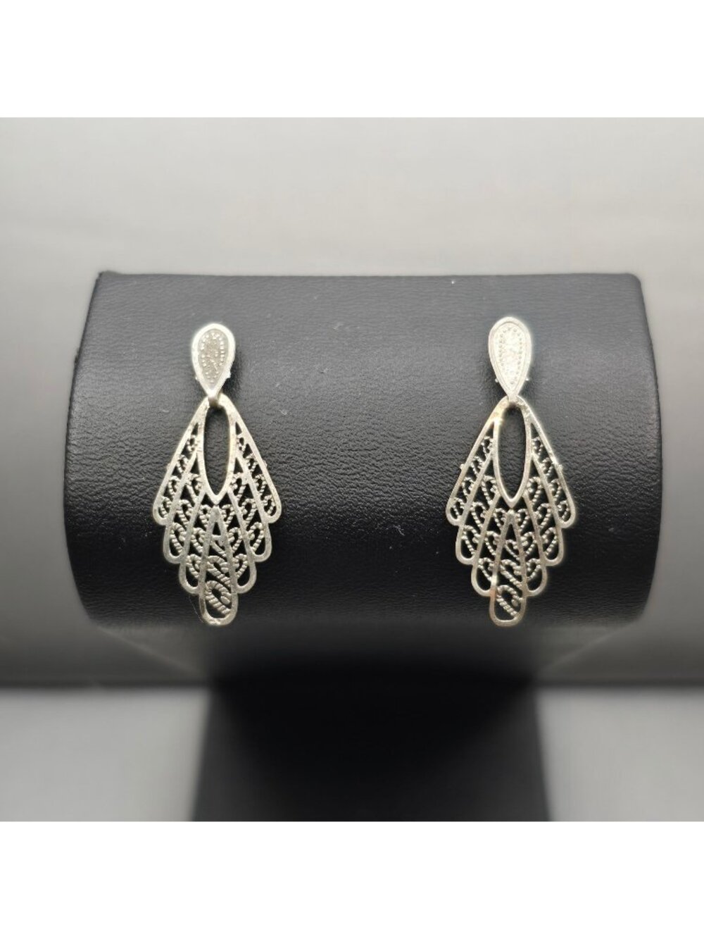 Vintage Sterling Silver Filigree Drop Earrings Scalloped Art Deco Pierced - Picture 1 of 7